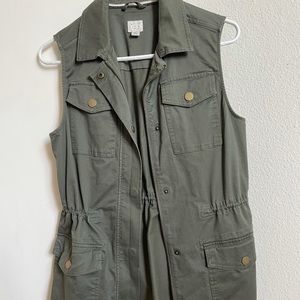Green canvas cotton vest with adjustable waist